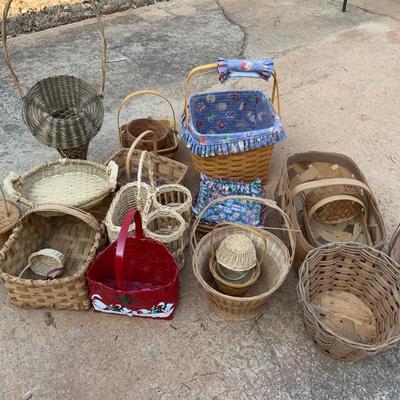 Lot of 20 Baskets in a variety of shapes and sizes including one with changeable liners.