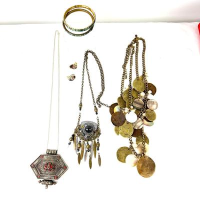 1206 Middle Eastern Jewlery Lot