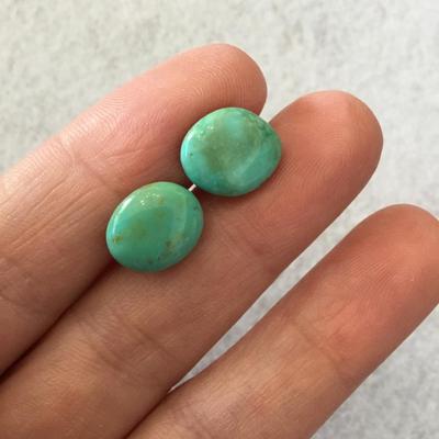 Gorgeous vintage Green Chalcedony stud earring