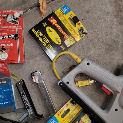 Manual and electric stapler with staples