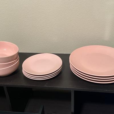 Pink dish set