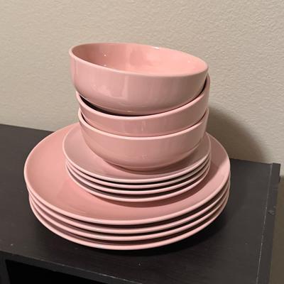 Pink dish set