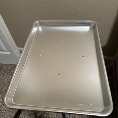 Adjustable metal rolling tray
