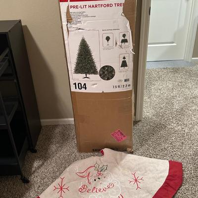 Tree and skirt