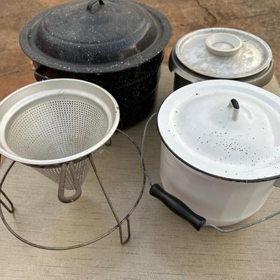 Lot of Vintage Kitchen Pots & Pans