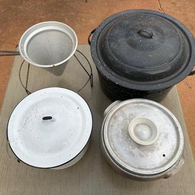 Lot of Vintage Kitchen Pots & Pans