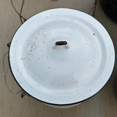 Lot of Vintage Kitchen Pots & Pans