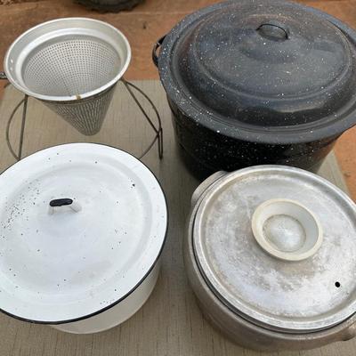 Lot of Vintage Kitchen Pots & Pans