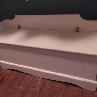 Bench Seat with Storage/Blanket Chest- Approx 44 1/2" Long, 14 1/2" Deep, 18" Tall (23 3/4" to Top of Backsplash)
