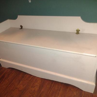 Bench Seat with Storage/Blanket Chest- Approx 44 1/2" Long, 14 1/2" Deep, 18" Tall (23 3/4" to Top of Backsplash)