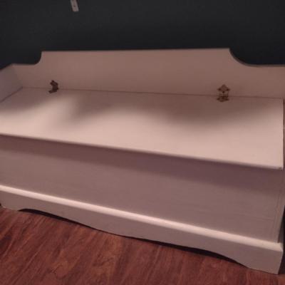 Bench Seat with Storage/Blanket Chest- Approx 44 1/2" Long, 14 1/2" Deep, 18" Tall (23 3/4" to Top of Backsplash)
