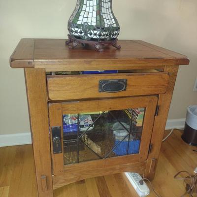 Broyhill Attic Heirlooms Wooden Side Table with Storage and Leaded Glass Door
