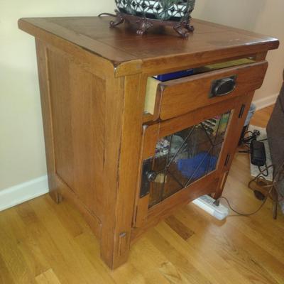 Broyhill Attic Heirlooms Wooden Side Table with Storage and Leaded Glass Door