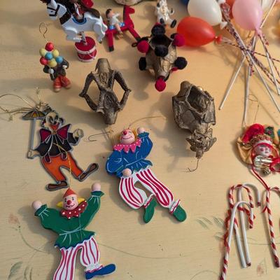 House Of Lloyd Bunny Holiday Decorations Clown Figures Candy Tree Strings Lot 8