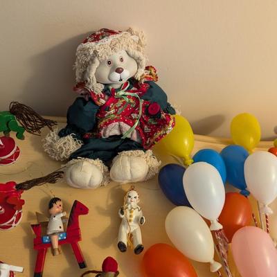 House Of Lloyd Bunny Holiday Decorations Clown Figures Candy Tree Strings Lot 8