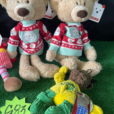 G83-Puppet plus stuffed animals