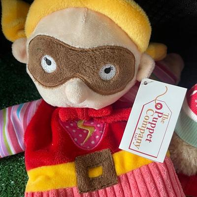 G83-Puppet plus stuffed animals