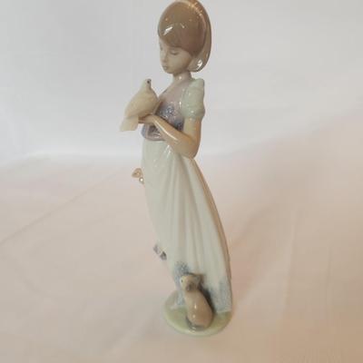Lladro 7611 "Summer Stroll"