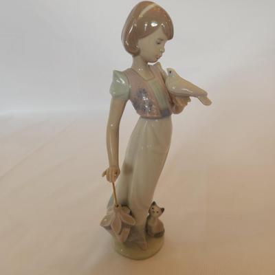 Lladro 7611 "Summer Stroll"