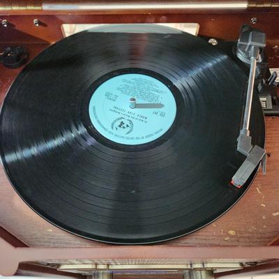 It Innovative Technology Am/Fm/ Cassette Player Record player CD W extra 2 /3 pack needles