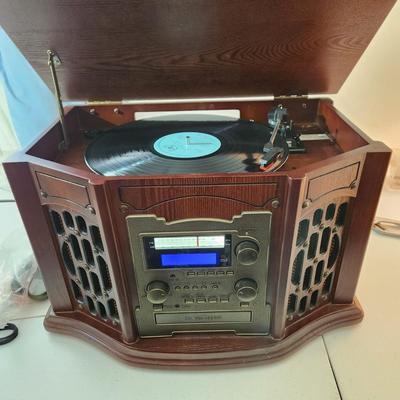 It Innovative Technology Am/Fm/ Cassette Player Record player CD W extra 2 /3 pack needles