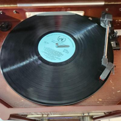 It Innovative Technology Am/Fm/ Cassette Player Record player CD W extra 2 /3 pack needles