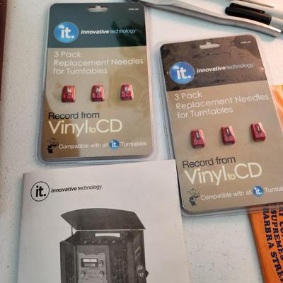 It Innovative Technology Am/Fm/ Cassette Player Record player CD W extra 2 /3 pack needles