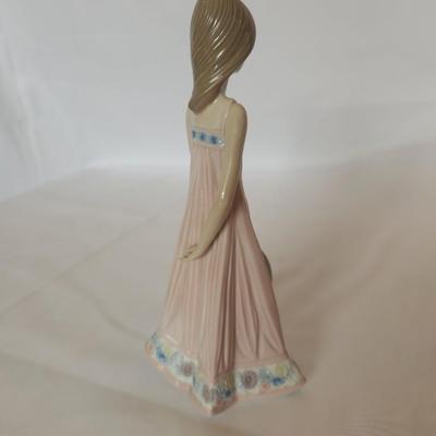 Lladro #5647 Sara