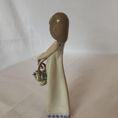 Lladro #5605 Floral Treasures