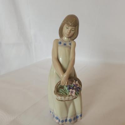 Lladro #5605 Floral Treasures