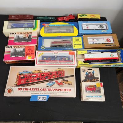 Large Lot of HO scale Locomotives & Train Cars Tri Level Car Carrier AHM Baltimore Ravens Washington Redskins Cars