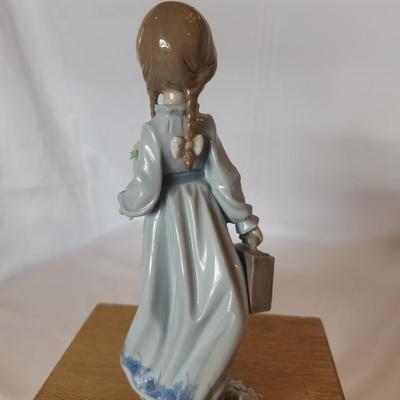 Lladro #7604 School Days