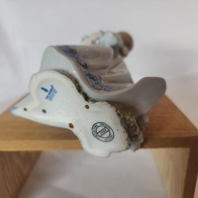 Lladro #7604 School Days