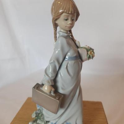 Lladro #7604 School Days