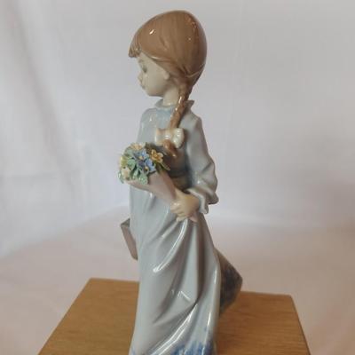 Lladro #7604 School Days