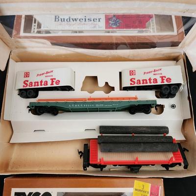 7 Tyco HO Scale Train Cars Oscar Mayer, Santa Fe, Budweiser , Carnation Milk