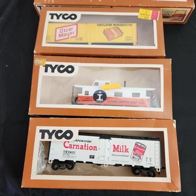 7 Tyco HO Scale Train Cars Oscar Mayer, Santa Fe, Budweiser , Carnation Milk