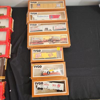 7 Tyco HO Scale Train Cars Oscar Mayer, Santa Fe, Budweiser , Carnation Milk