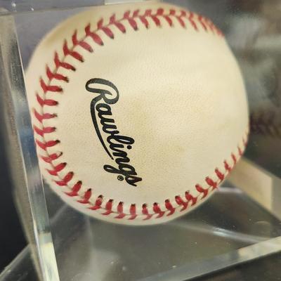 Johnny Bench Signed Autographed Baseball in Collectors Case