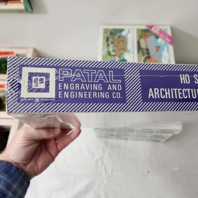 4 Patal HO Scale Houses Sealed 301,302,304