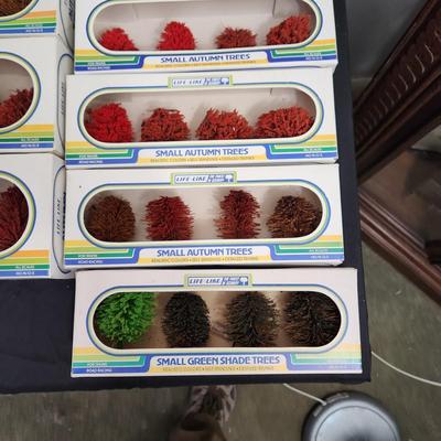 12 Life Like Trees Small & Large Trees HO Scale