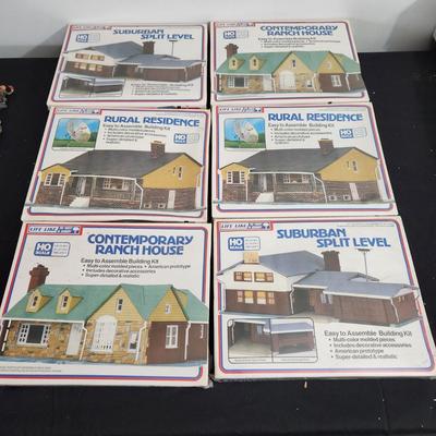 6 HO Scale Life Like Houses