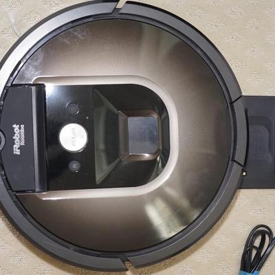 I ROBAT VACUUM W/ CHARGER