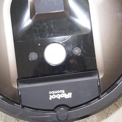 I ROBAT VACUUM W/ CHARGER