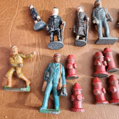Large lot of 25 Vintage Figurines People Dog Fire hydrants Santa Clause