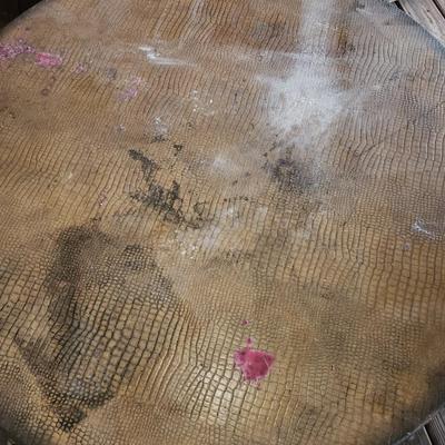 Round coffee table