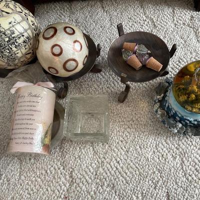 Candle and deco ball decor