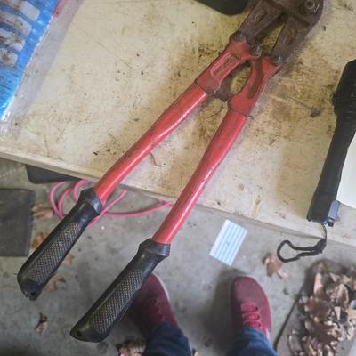 Bolt cutters