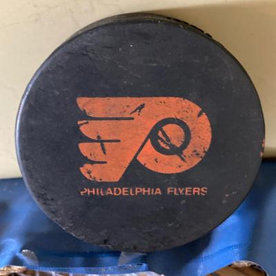 LOT 229: Vintage Sporting Goods Collection - Phil Esposito Street Hockey Stick, Burke Golf Putter, Fishing Rods, Spalding Tennis Racket,...