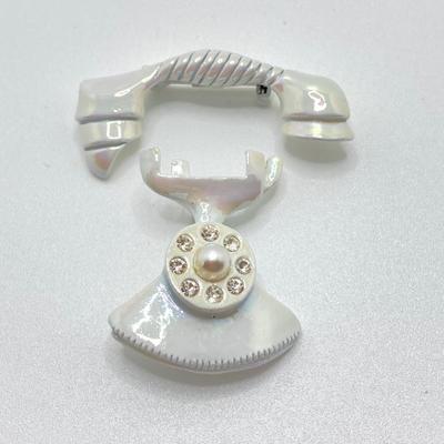 LOT 232: Vintage Brooch / Pin Collection